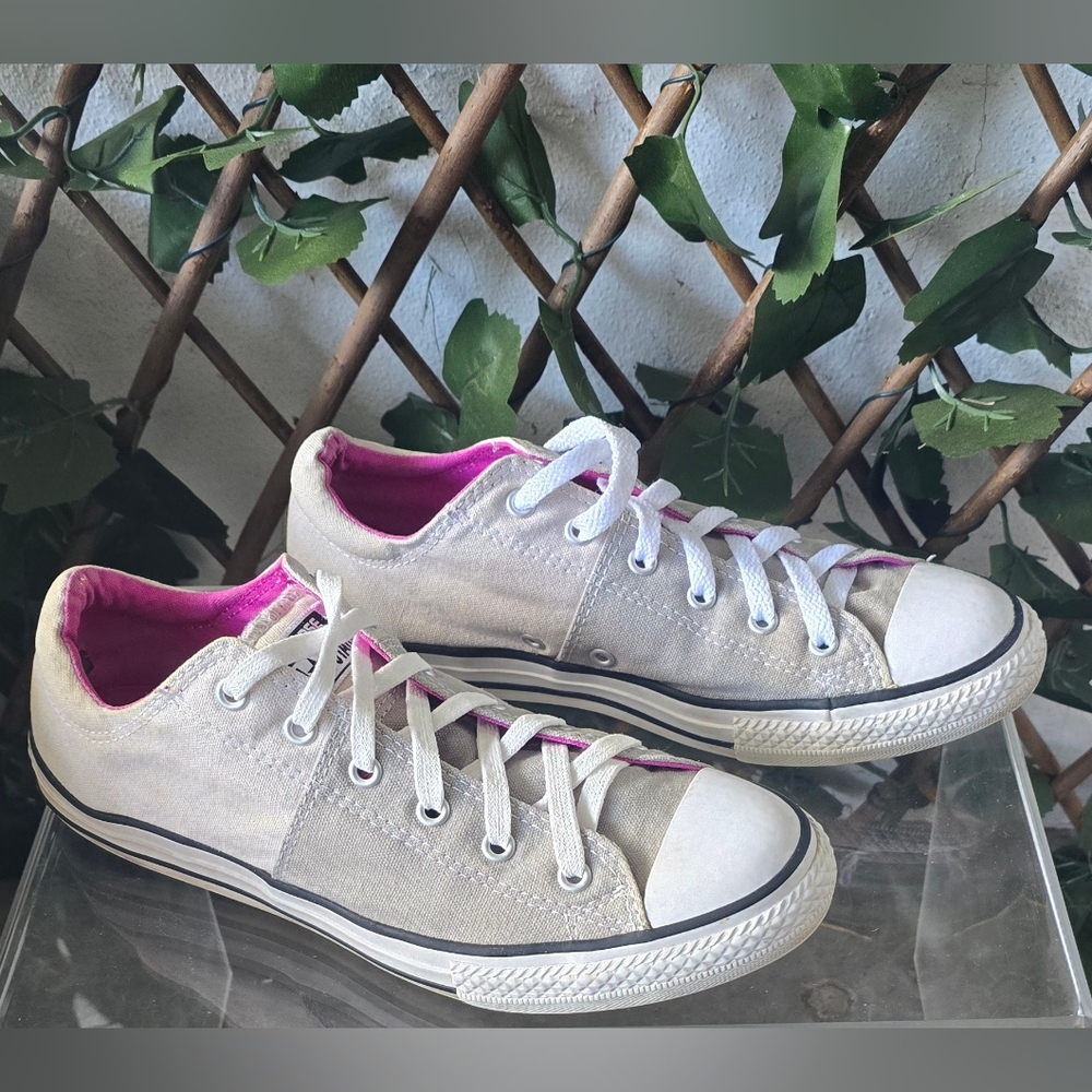 Converse Women's Canvas Sneakers - White and Pink Size 8